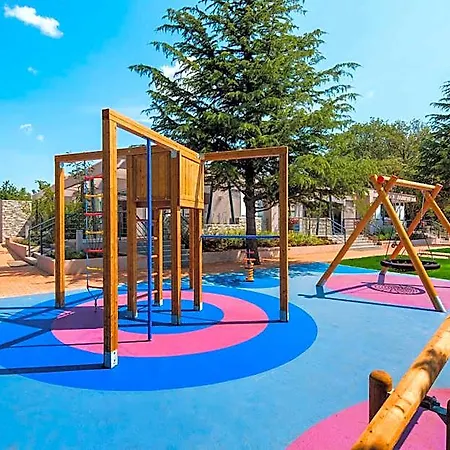 Happy Camp Mobile Homes In Park Szálloda Umag