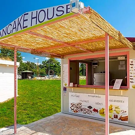 Happy Camp Mobile Homes In Park Szálloda Umag